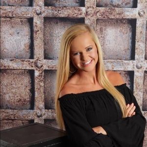 Meet your Posher, Cierra